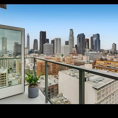 Gorgeous 3Br High-Rise With Pool, Spa & City Views